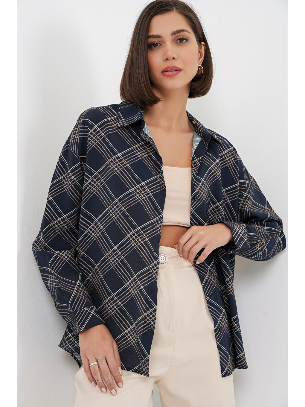 Kadın Oversize Desenli Gömlek 20372 - Lacivert-2