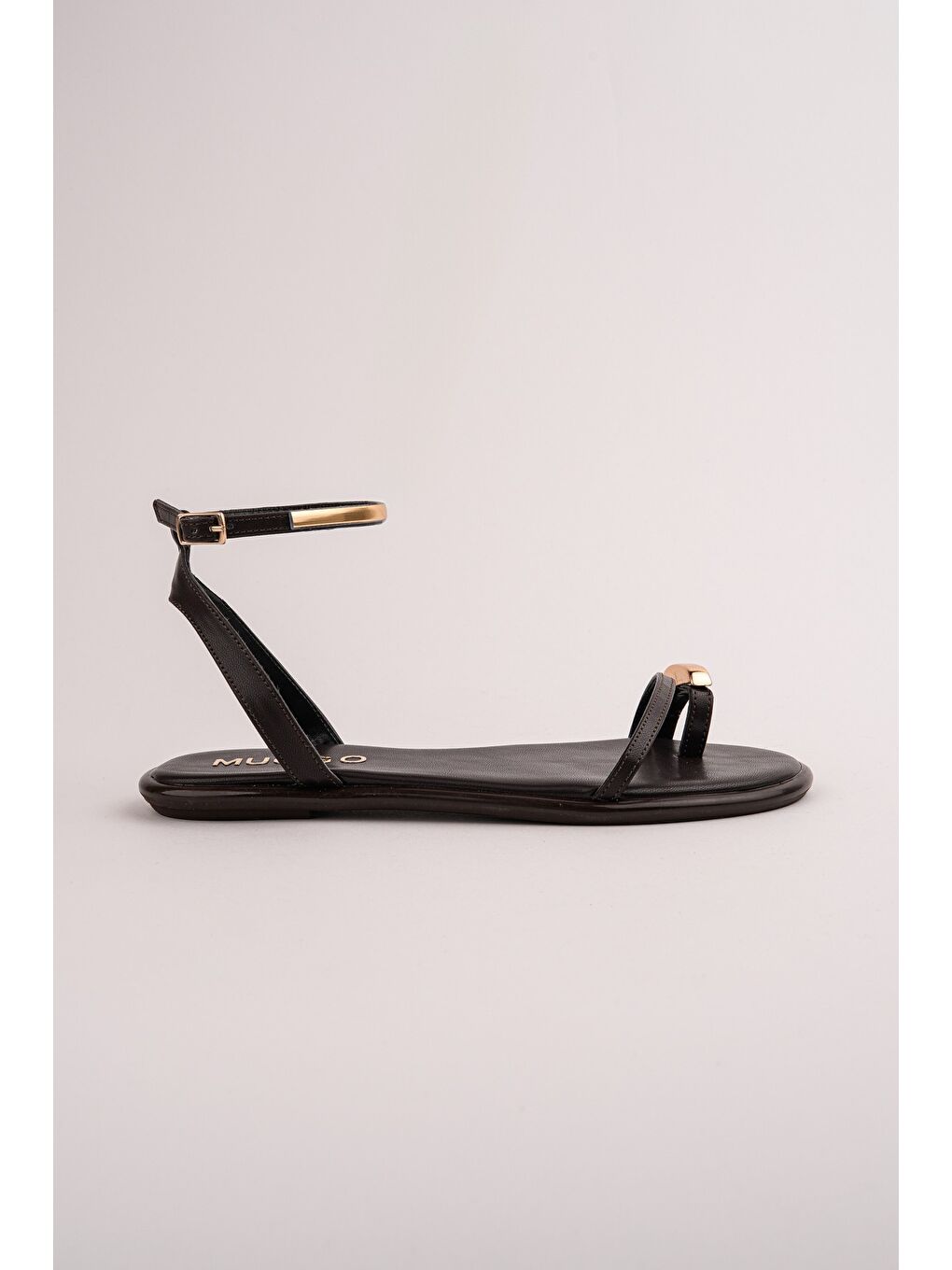 Kahverengi MALDİV Parmak Arası Gold Metal Detaylı Bilekten Bağlamalı Düz Kadın Sandalet-4