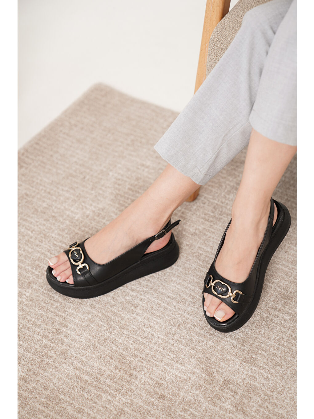 Siyah D744 Günlük Ortopedik Kadın Sandalet