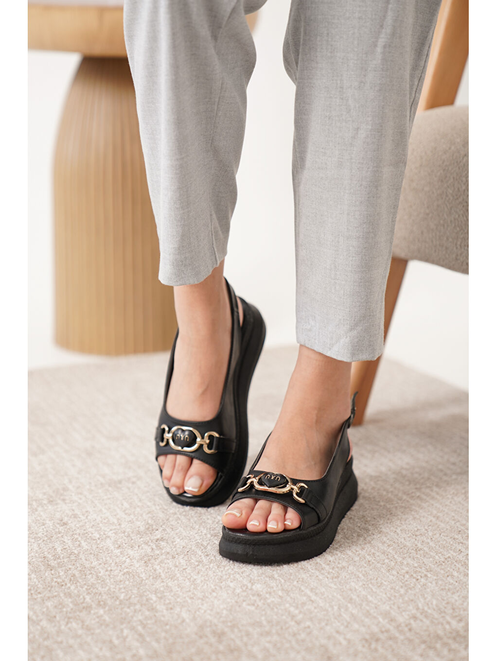 Siyah D744 Günlük Ortopedik Kadın Sandalet-3