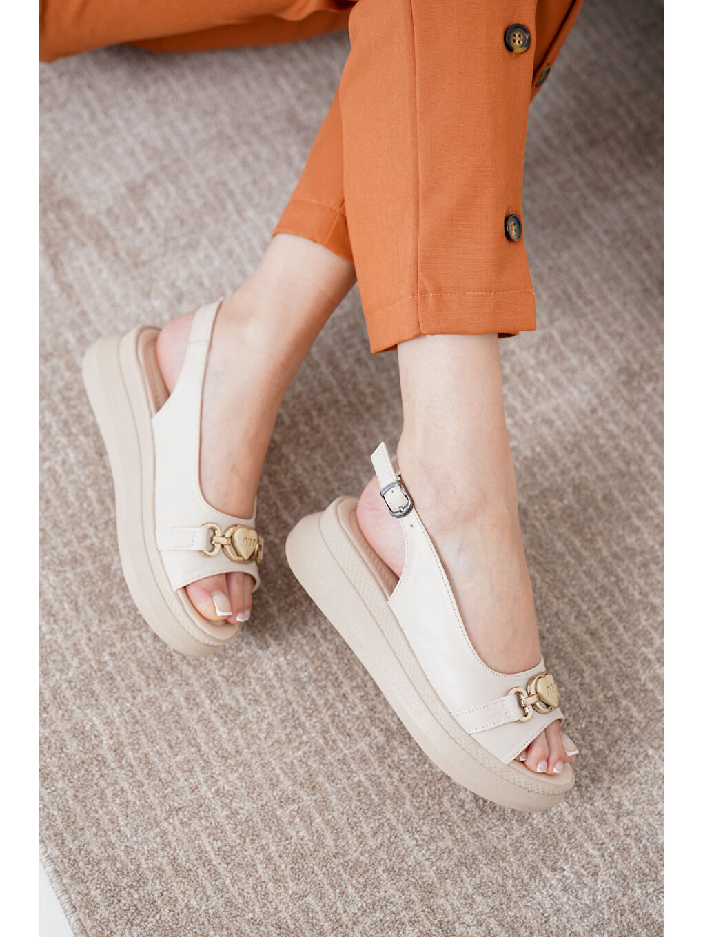 Bej D744 Günlük Ortopedik Kadın Sandalet-2