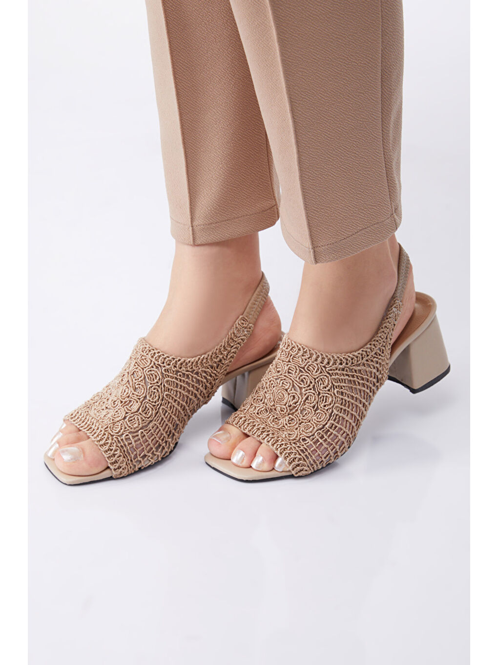 Bej Kadın Vizon Topuklu Nakışlı Sandelet - 27154