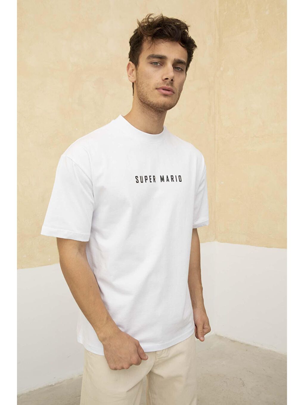 Beyaz Erkek Super Mario Ön ve Arka Baskılı Bisiklet Yaka Tişört