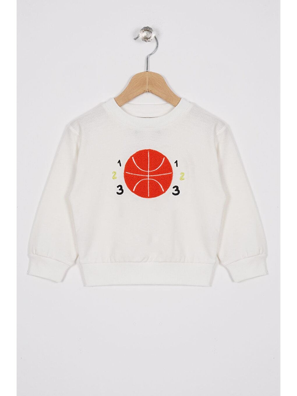 Basket Topu Nakışlı Ekru Renk Erkek Çocuk Sweatshirt