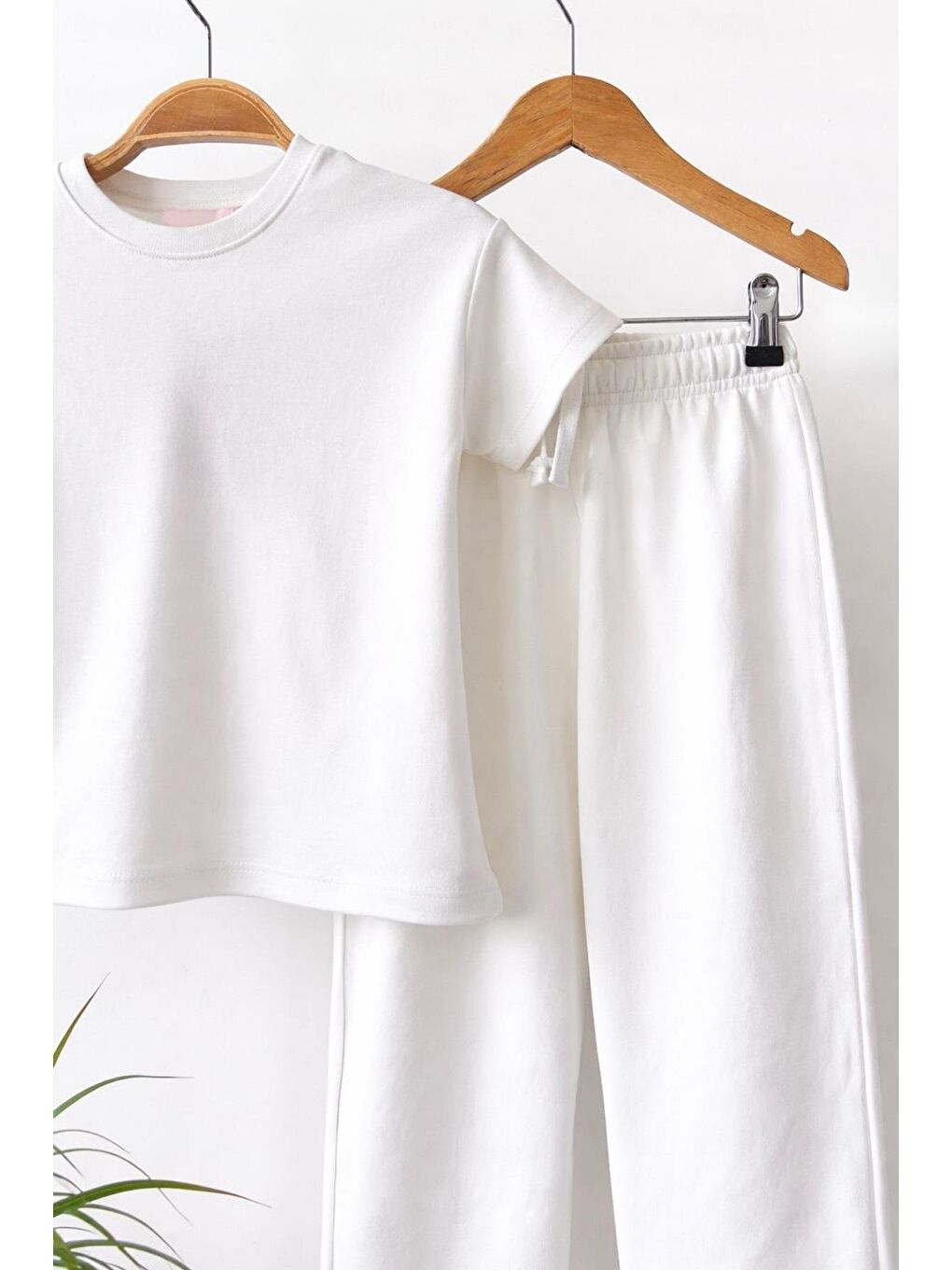 Ekru Kız Çocuk Bisiklet Yaka Pamuklu T-Shirt Ve Eşofman 2'Li Takım-1