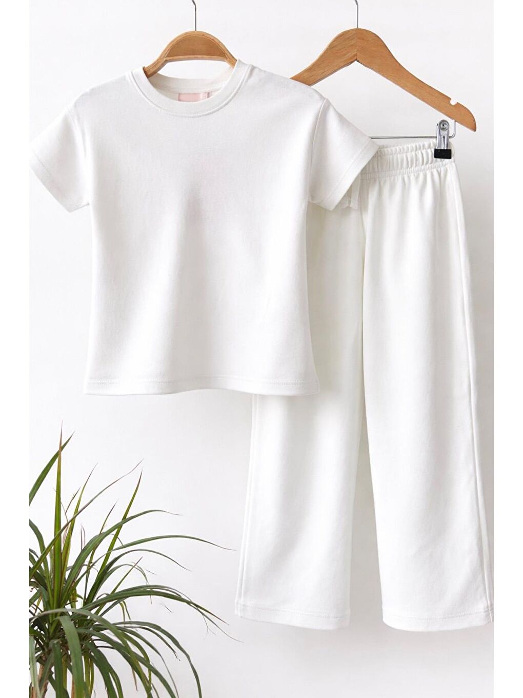 Ekru Kız Çocuk Bisiklet Yaka Pamuklu T-Shirt Ve Eşofman 2'Li Takım-2