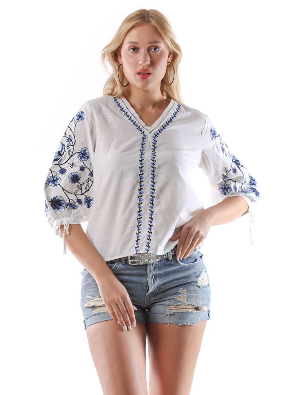 Beyaz V Yaka 3/4 Kol Nakışlı Dokuma Bluz-5