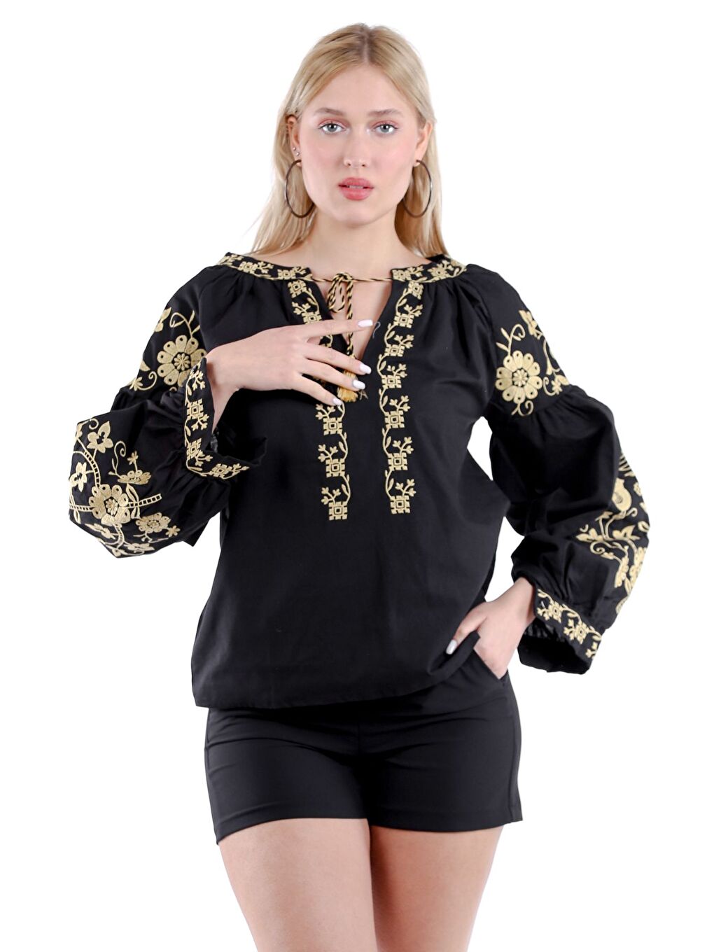 Beyaz V Yaka 3/4 Kol Nakışlı Dokuma Bluz-7