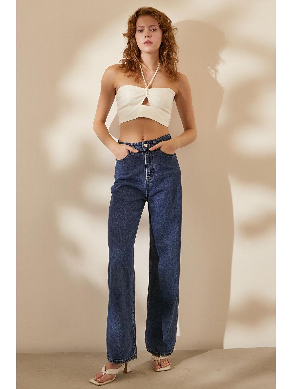 Beyaz Bağlamalı Boncuk Detaylı Gipeli Crop-1