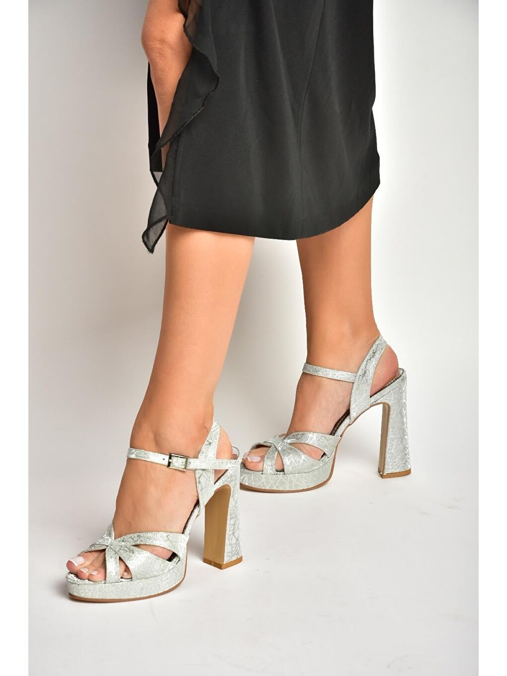 Gri Gümüş Kadın Topuklu Ayakkabı Y246170214-1