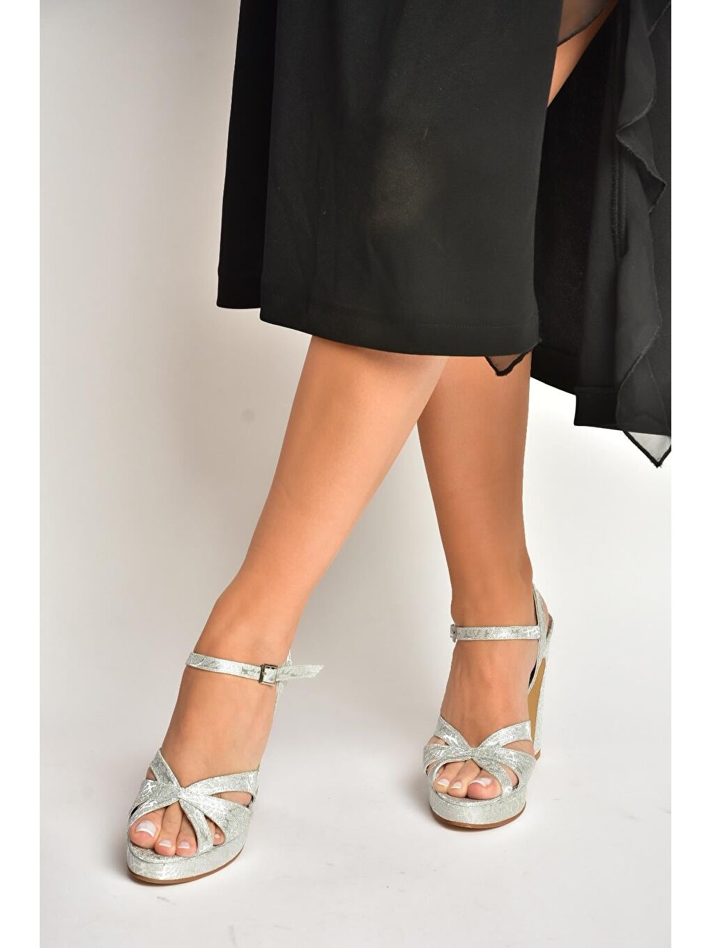 Gri Gümüş Kadın Topuklu Ayakkabı Y246170214-2