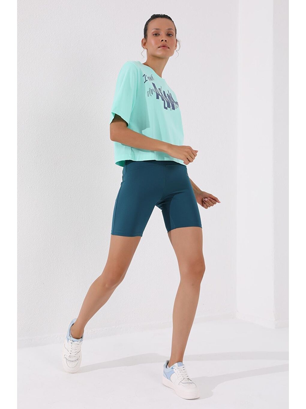 TOMMYLIFE Koyu Mint Yeşili Mint Yeşili Asimetrik Yazı Baskılı O Yaka Kadın Oversize T-Shirt - 97136 - 2