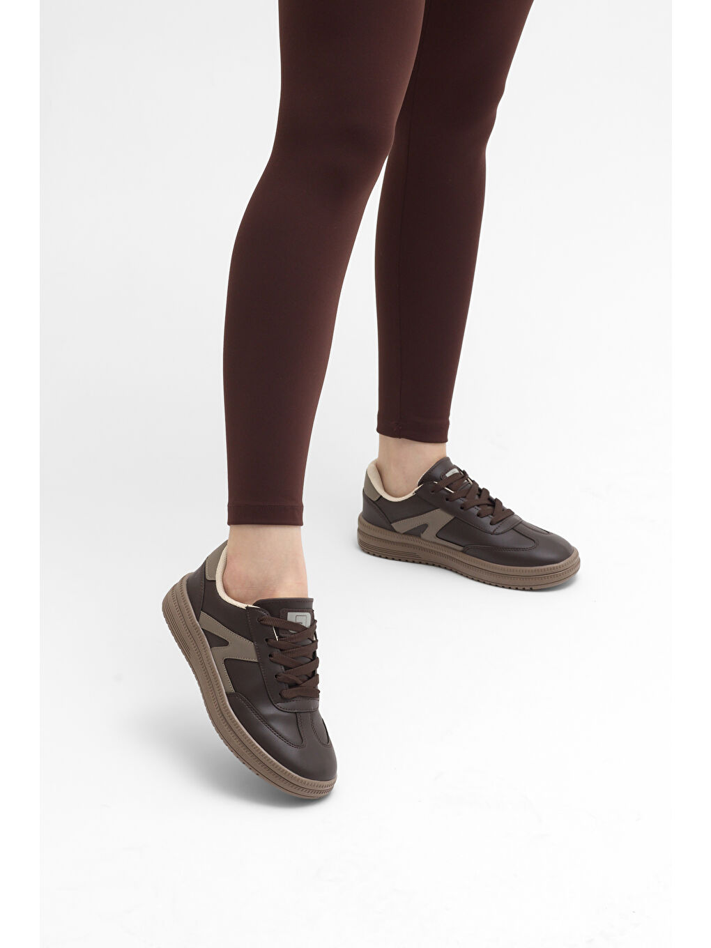 Kahverengi Kadın Kahve Rahat Kalıp Kauçuk Taban Bağcıklı Sneaker-4