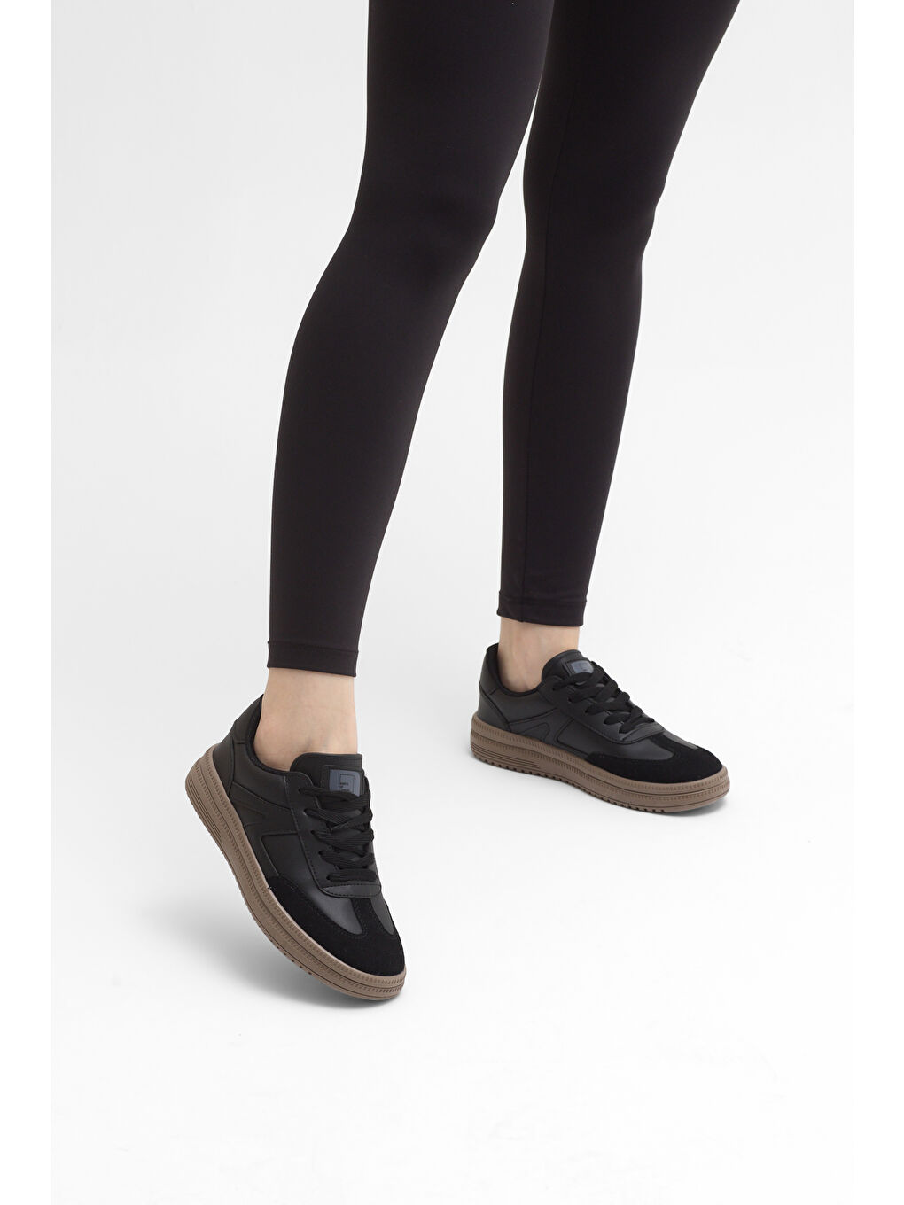 Kadın Siyah Siyah Rahat Kalıp Kauçuk Taban Bağcıklı Sneaker-3