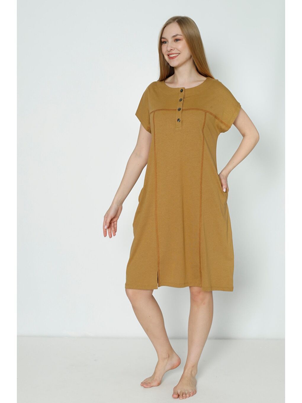 Kahverengi Kadın Düğmeli Kısa Kollu Yırtmaç Detaylı Pamuklu Elbise-1