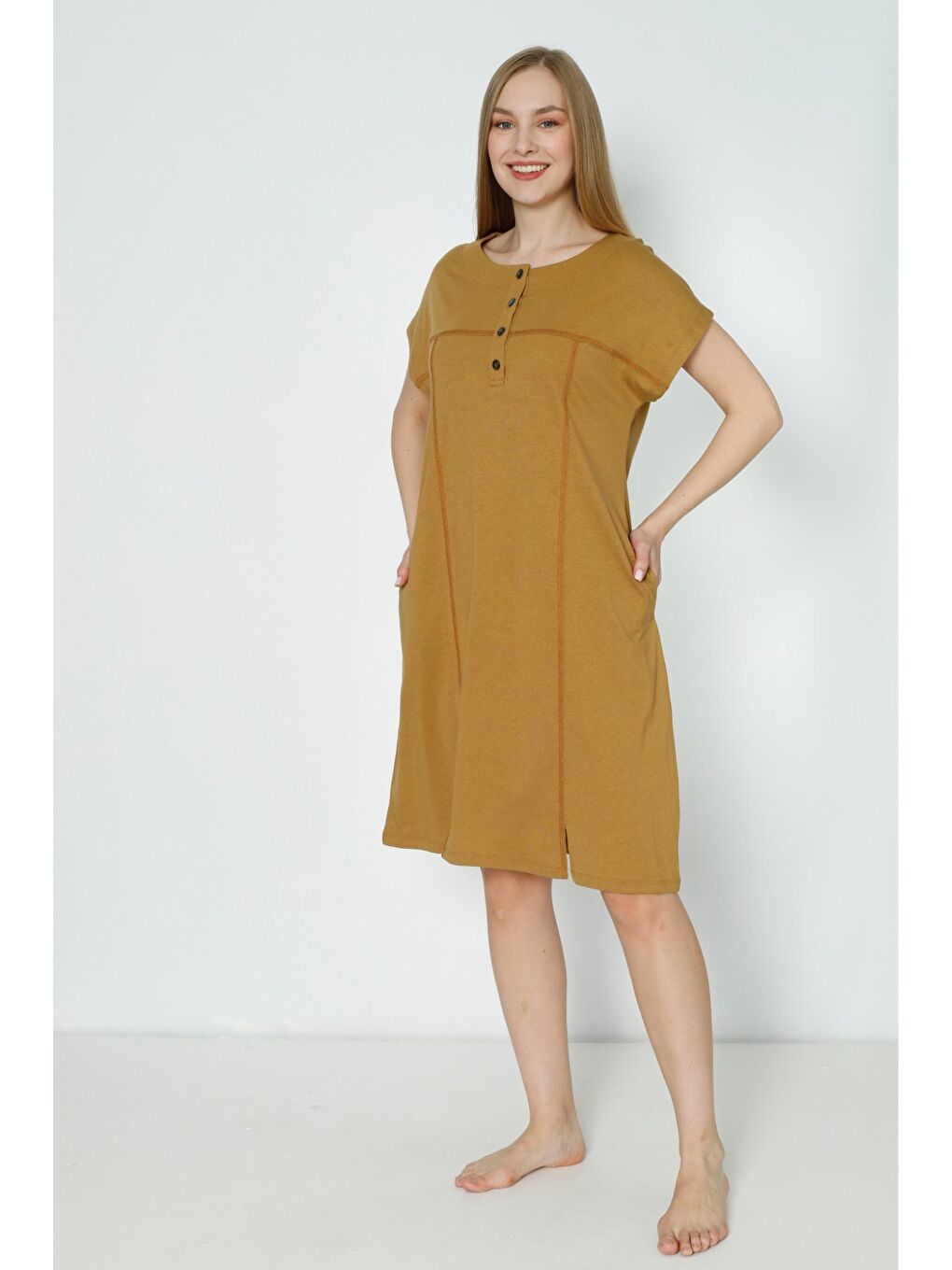 Kahverengi Kadın Düğmeli Kısa Kollu Yırtmaç Detaylı Pamuklu Elbise-2