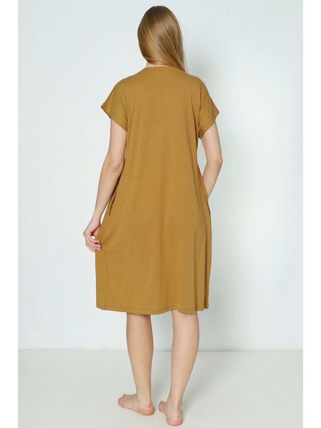Kahverengi Kadın Düğmeli Kısa Kollu Yırtmaç Detaylı Pamuklu Elbise-3