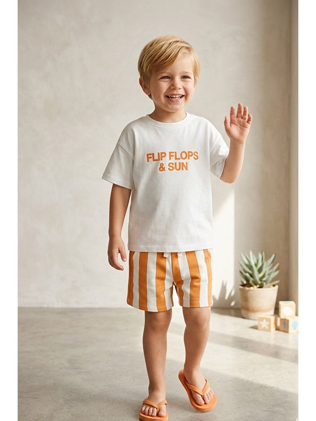 Siyah Erkek Çocuk Pamuklu Ekru Slogan Baskılı T-Shirt Ve Turuncu Çizgili Şort Takım-2