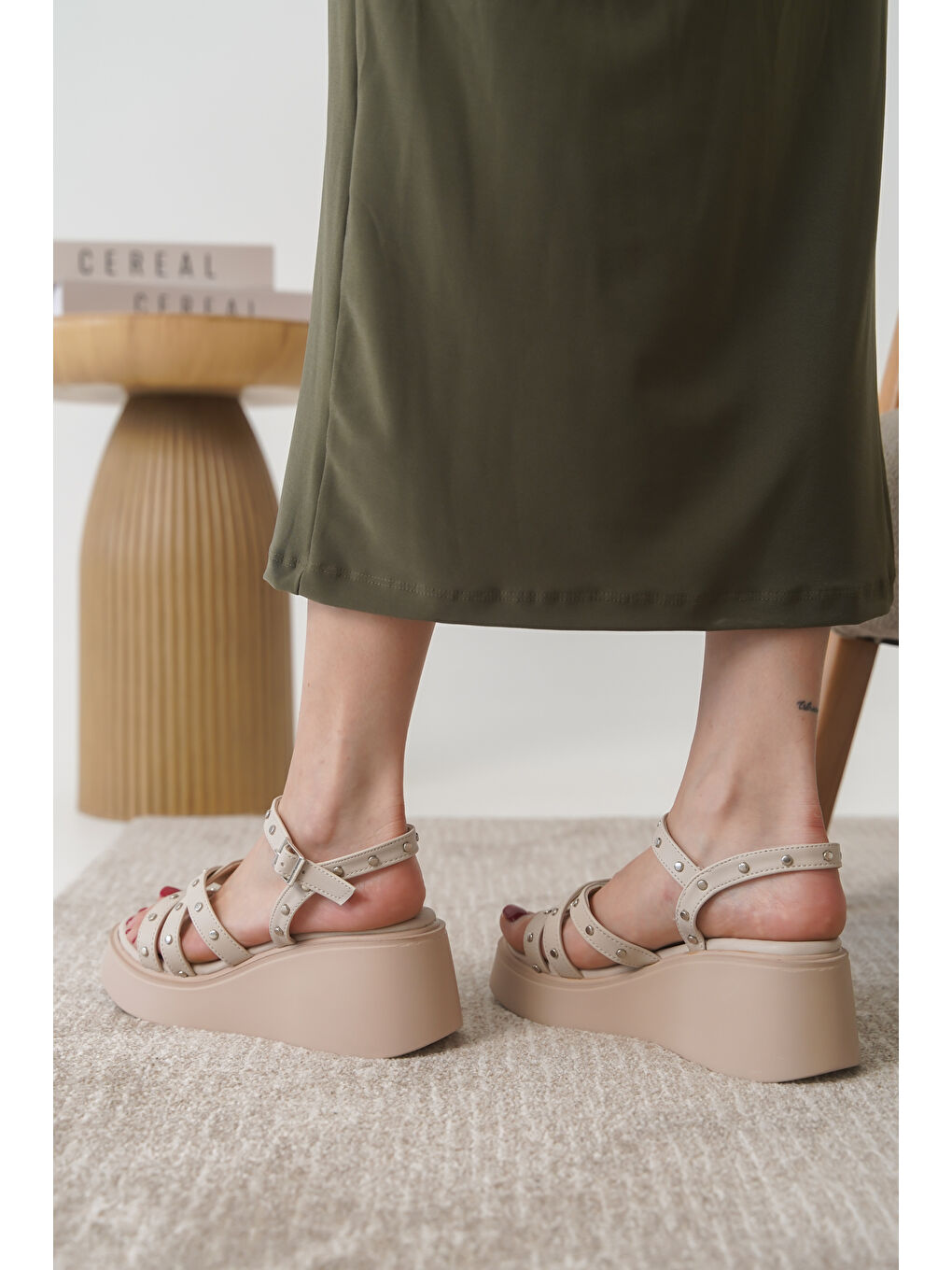 Bej D2106 Günlük Ortopedik Klasik Dolgu Topuklu Sandalet-1