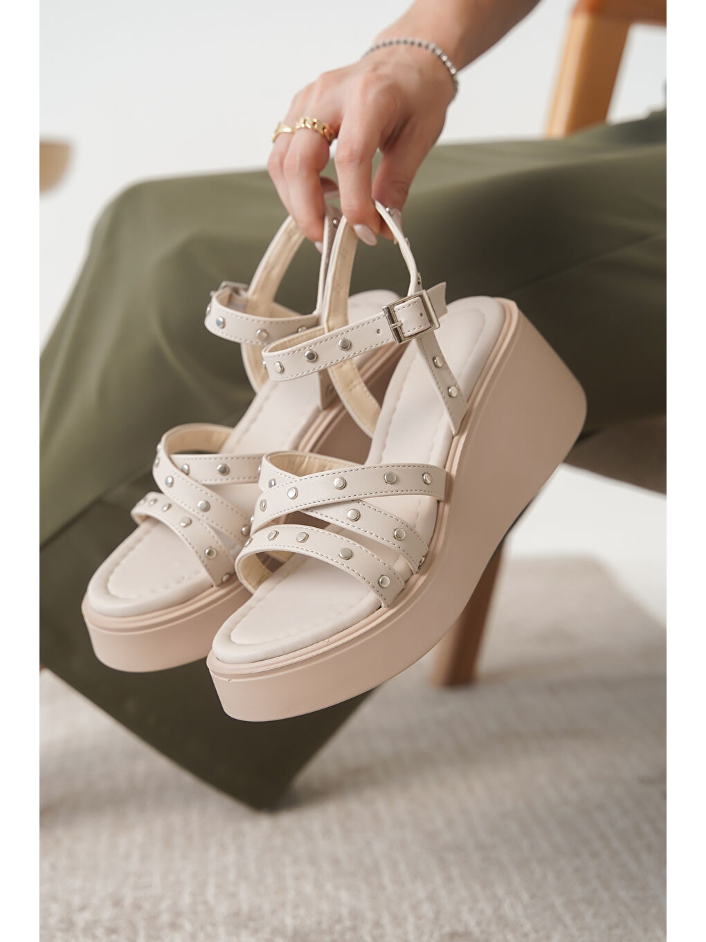 Bej D2106 Günlük Ortopedik Klasik Dolgu Topuklu Sandalet-2