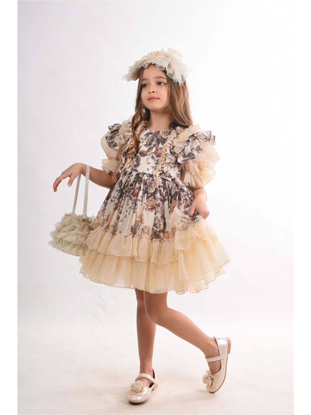 Bej Elbise Çanta ve Taç Aksesuarlı Fırfır Detaylı Kız Çocuk Elbise-1