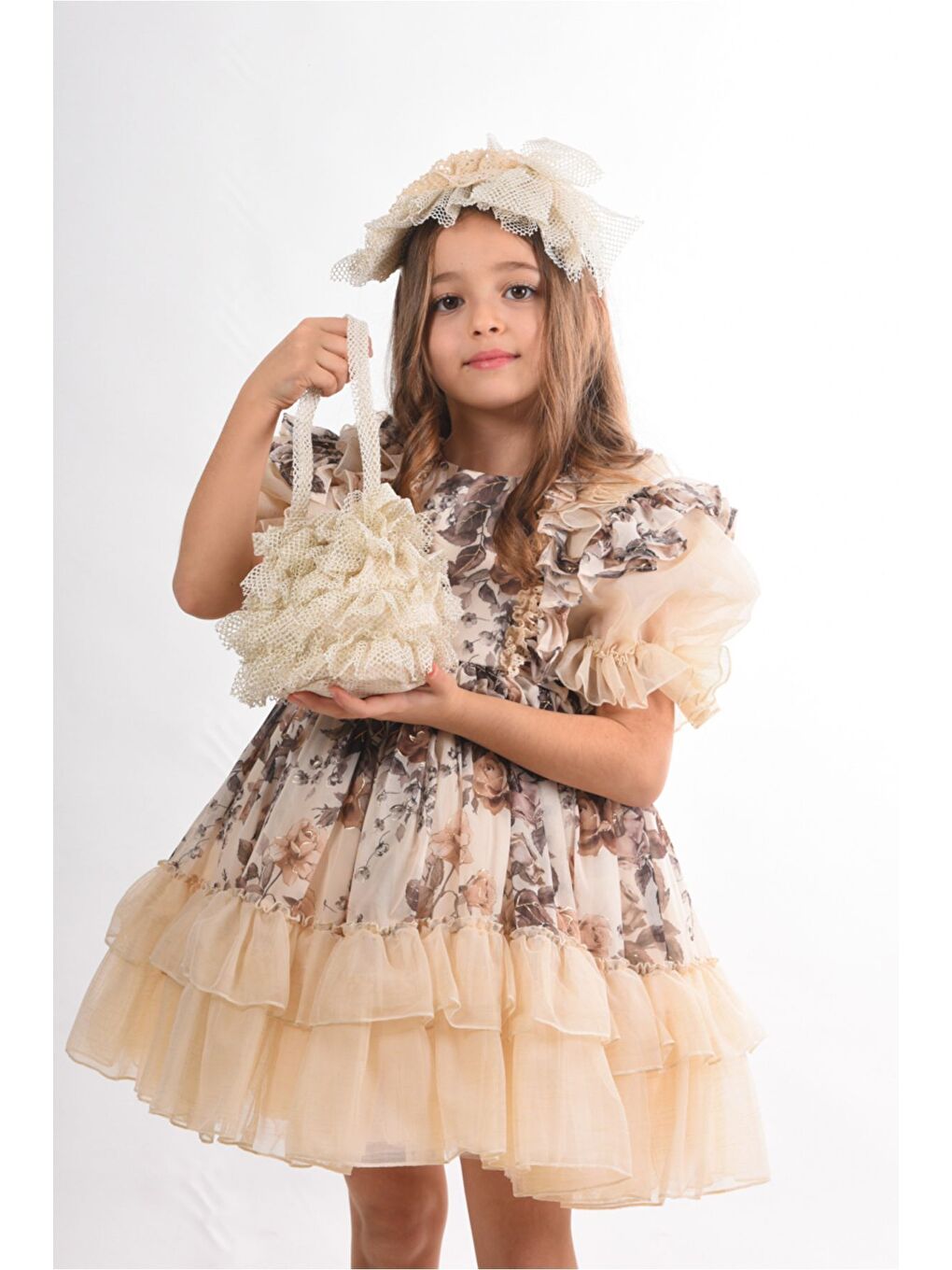 Bej Elbise Çanta ve Taç Aksesuarlı Fırfır Detaylı Kız Çocuk Elbise-3