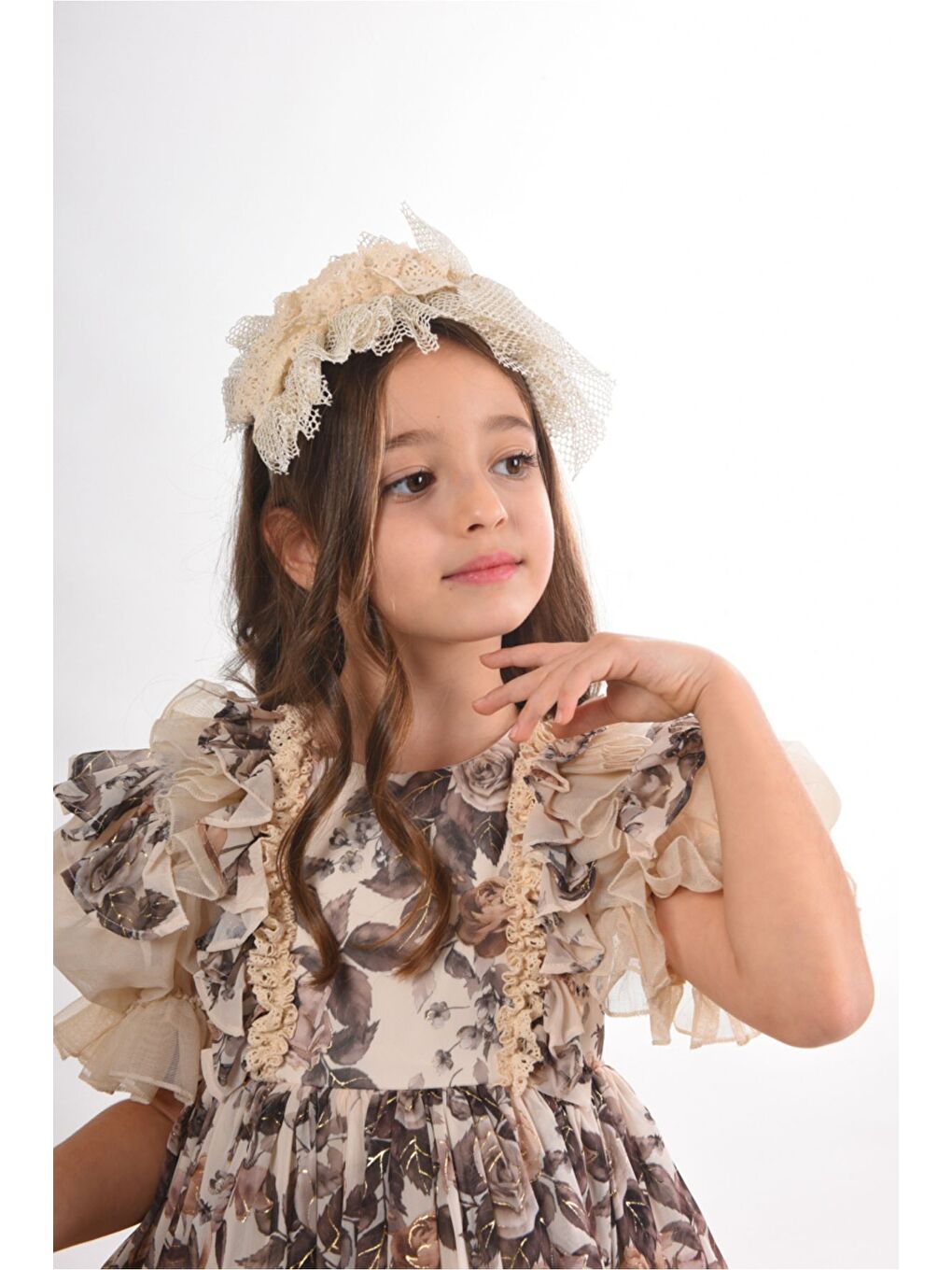 Bej Elbise Çanta ve Taç Aksesuarlı Fırfır Detaylı Kız Çocuk Elbise-6