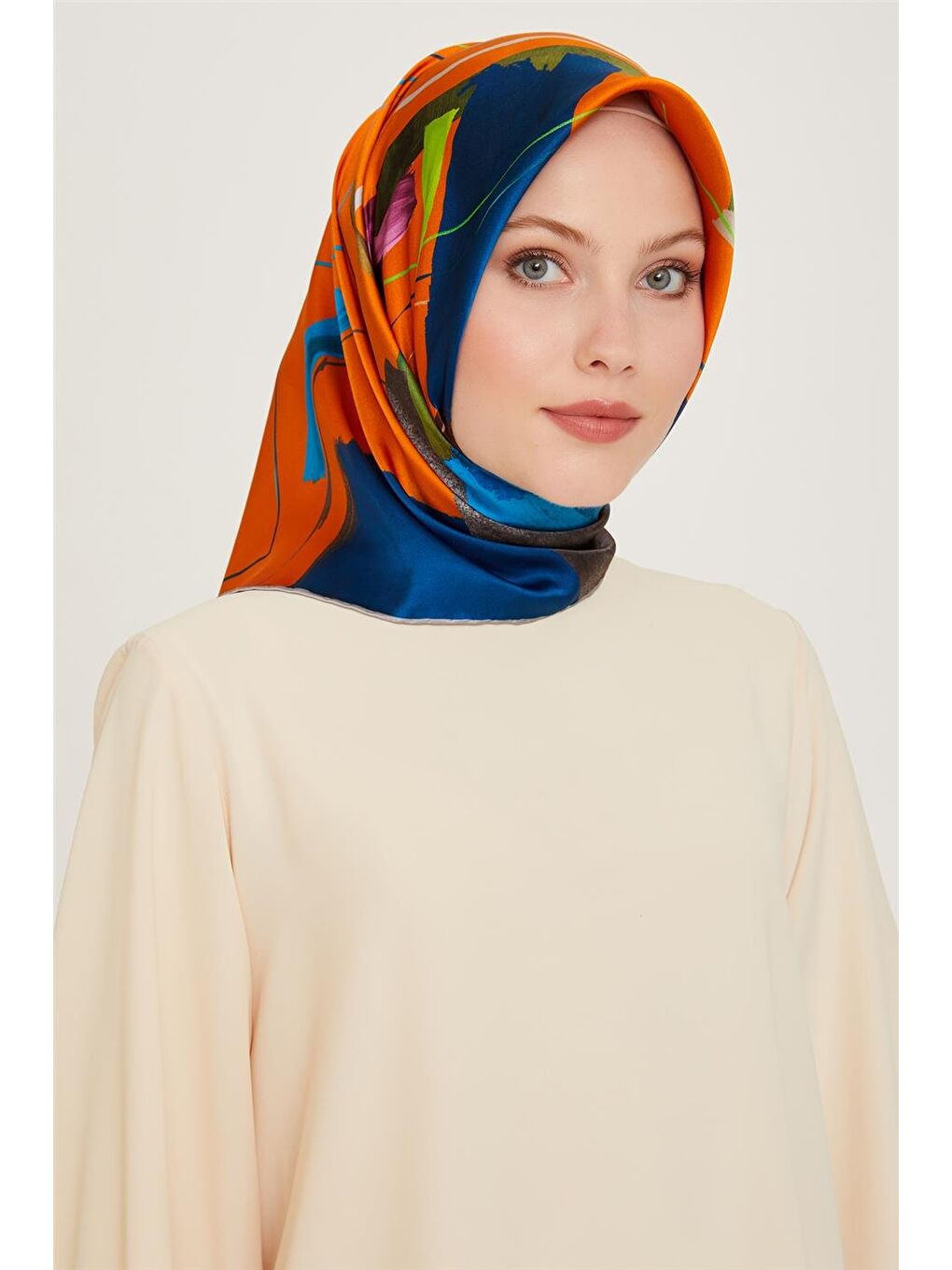 Karışık Geometrik Desenli Sura Saf İpek Eşarp 9241D 82 81