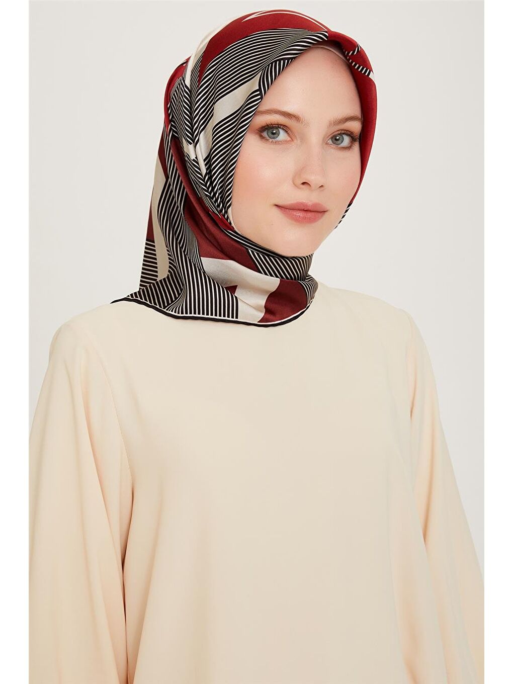 Kahverengi Obje Desenli Twill Saf İpek Eşarp 9254D 01 09