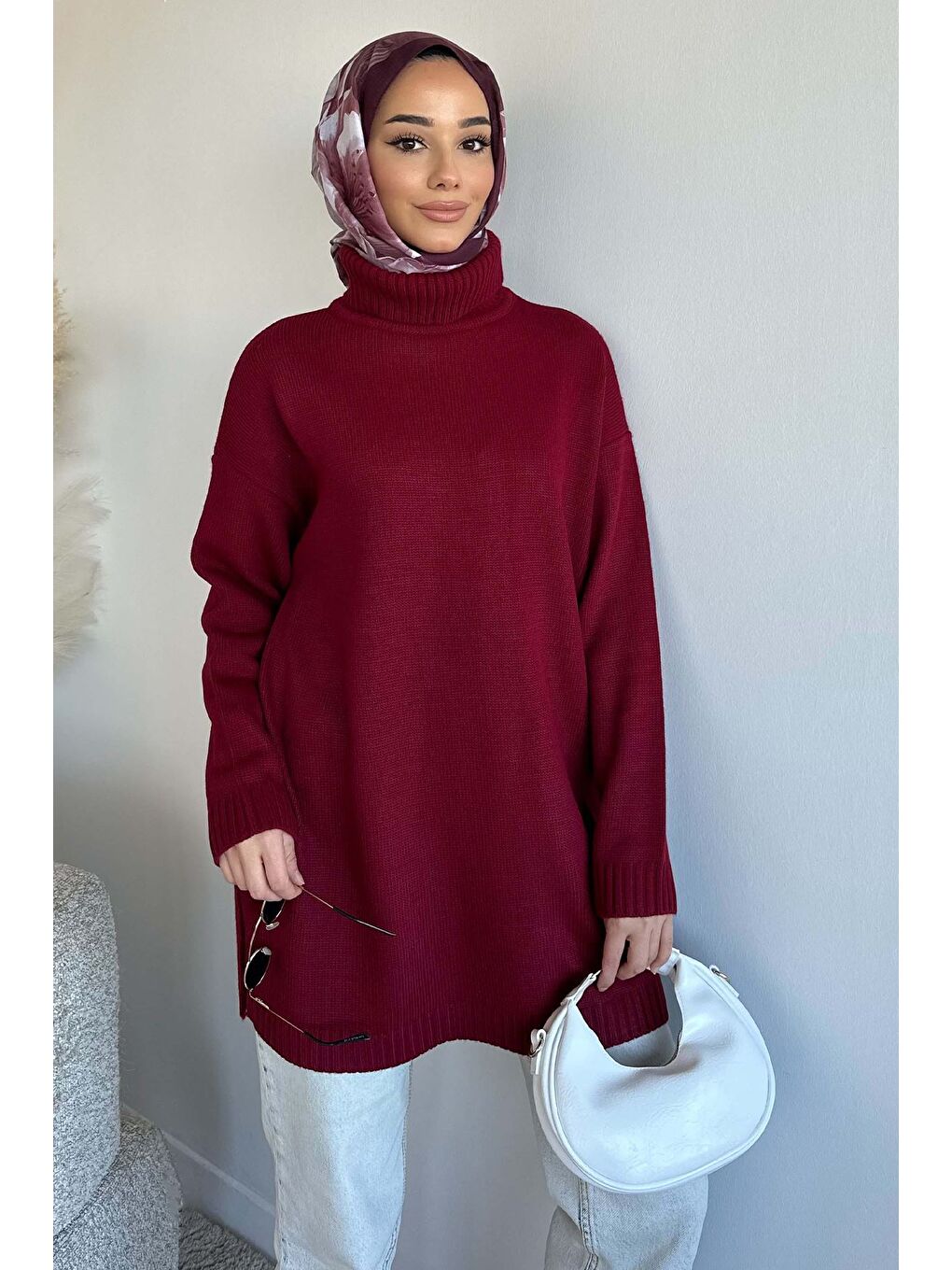 Bordo Gülseli Balıkçı Yaka Yırtmaçlı Tesettür Triko Tunik-2
