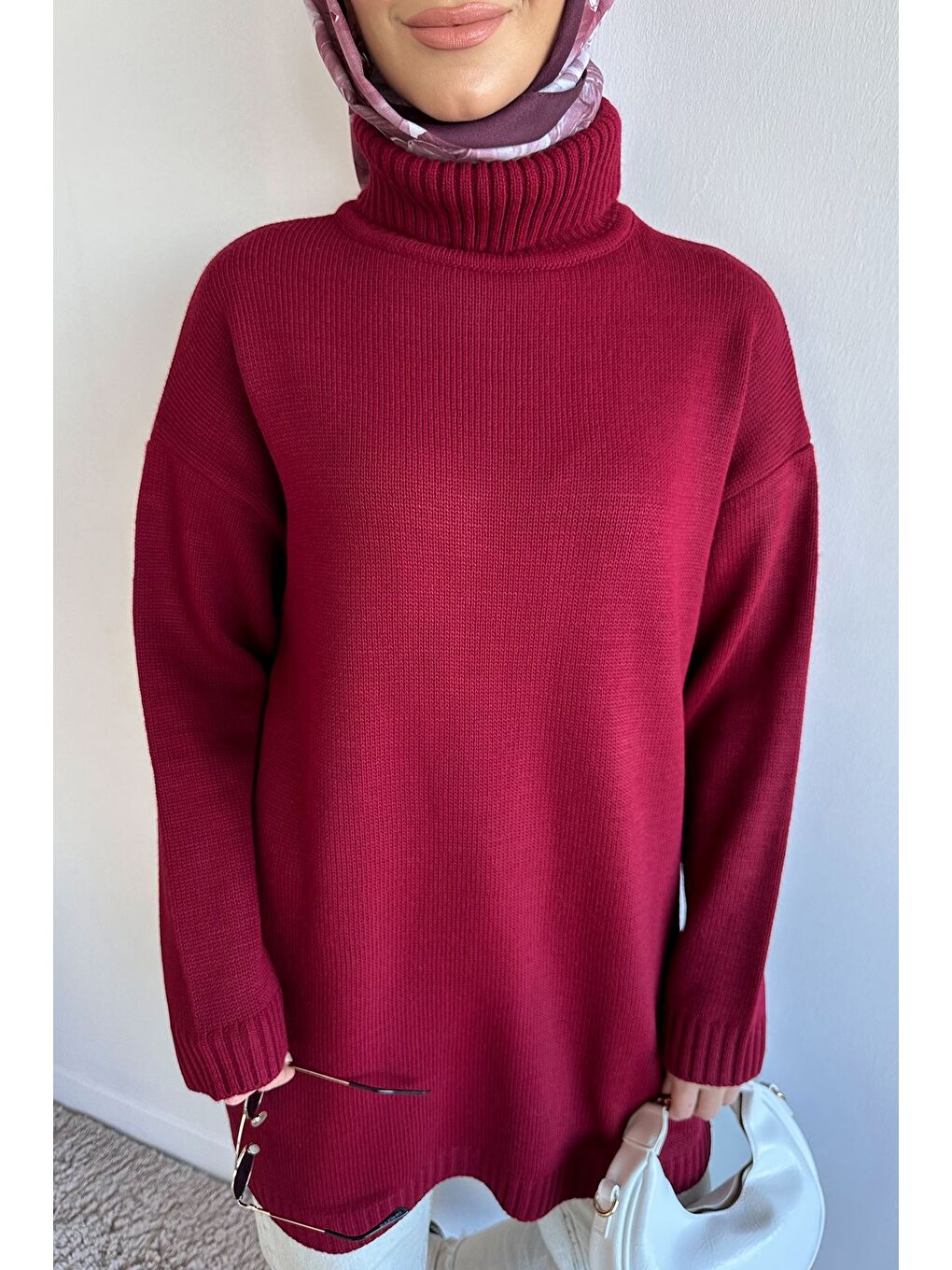 Bordo Gülseli Balıkçı Yaka Yırtmaçlı Tesettür Triko Tunik-6