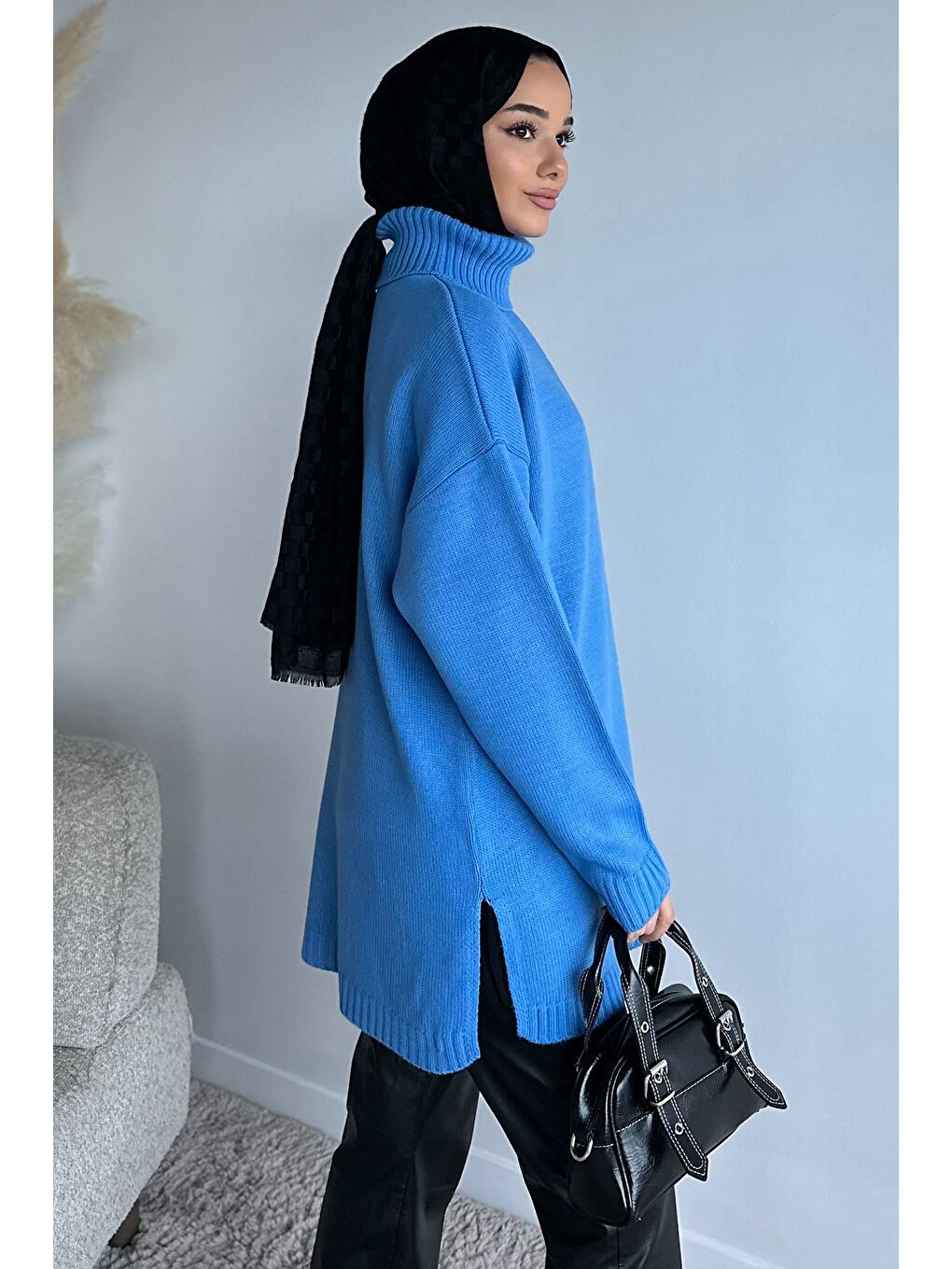 İndigo Gülseli Balıkçı Yaka Yırtmaçlı Tesettür Triko Tunik-5