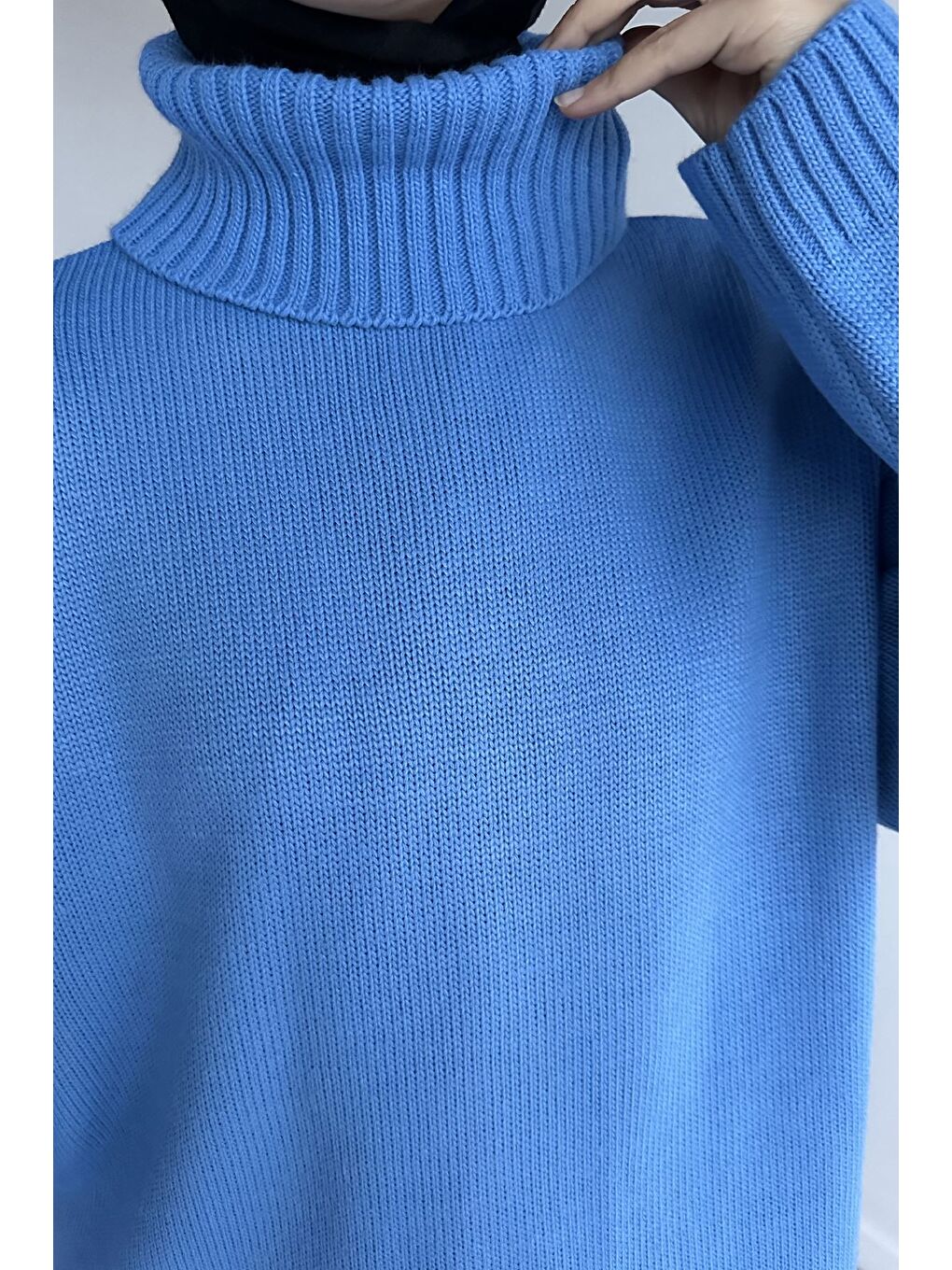 İndigo Gülseli Balıkçı Yaka Yırtmaçlı Tesettür Triko Tunik-6