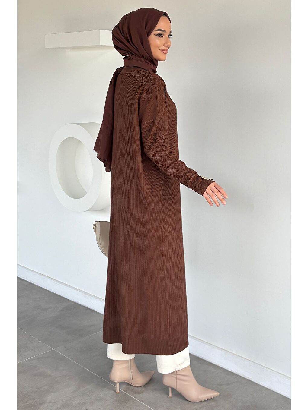 Kahverengi Gold Düğmeli Kendinden Çizgi Desenli Tesettür Triko Hırka-4