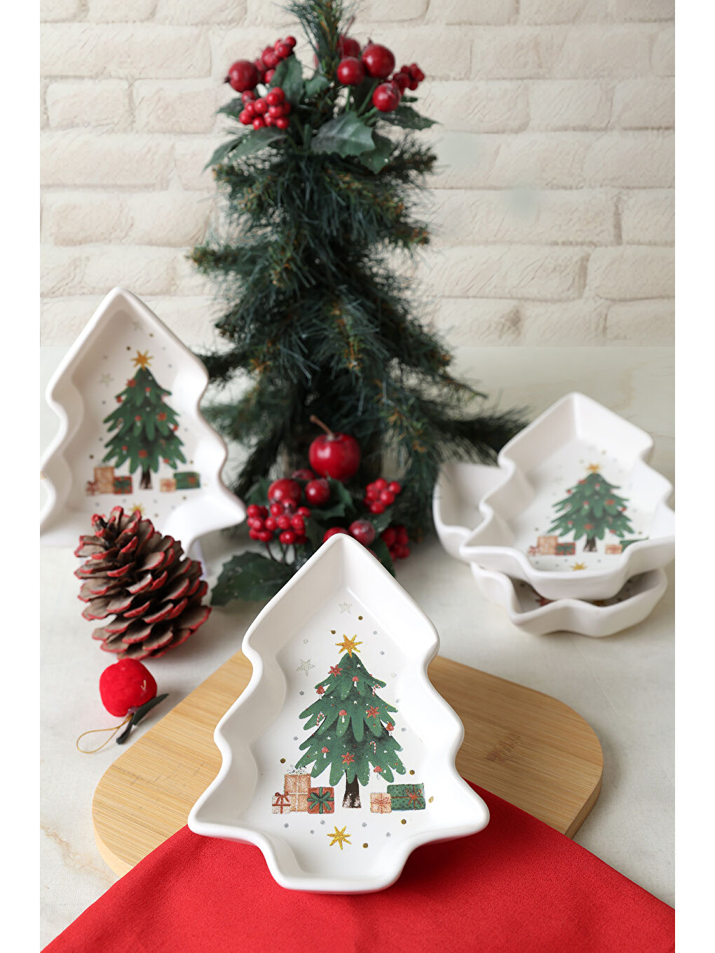 Karışık Yılbaşı Çam Kayık Çerezlik 17 Cm 4 Adet 23770