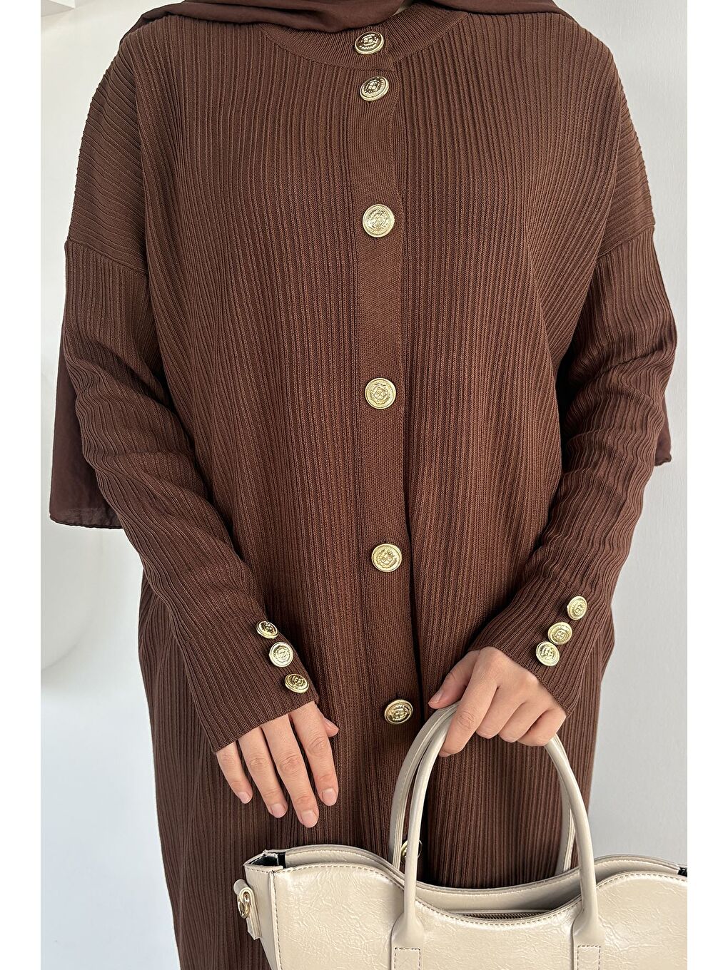 Kahverengi Gold Düğmeli Kendinden Çizgi Desenli Tesettür Triko Hırka-6
