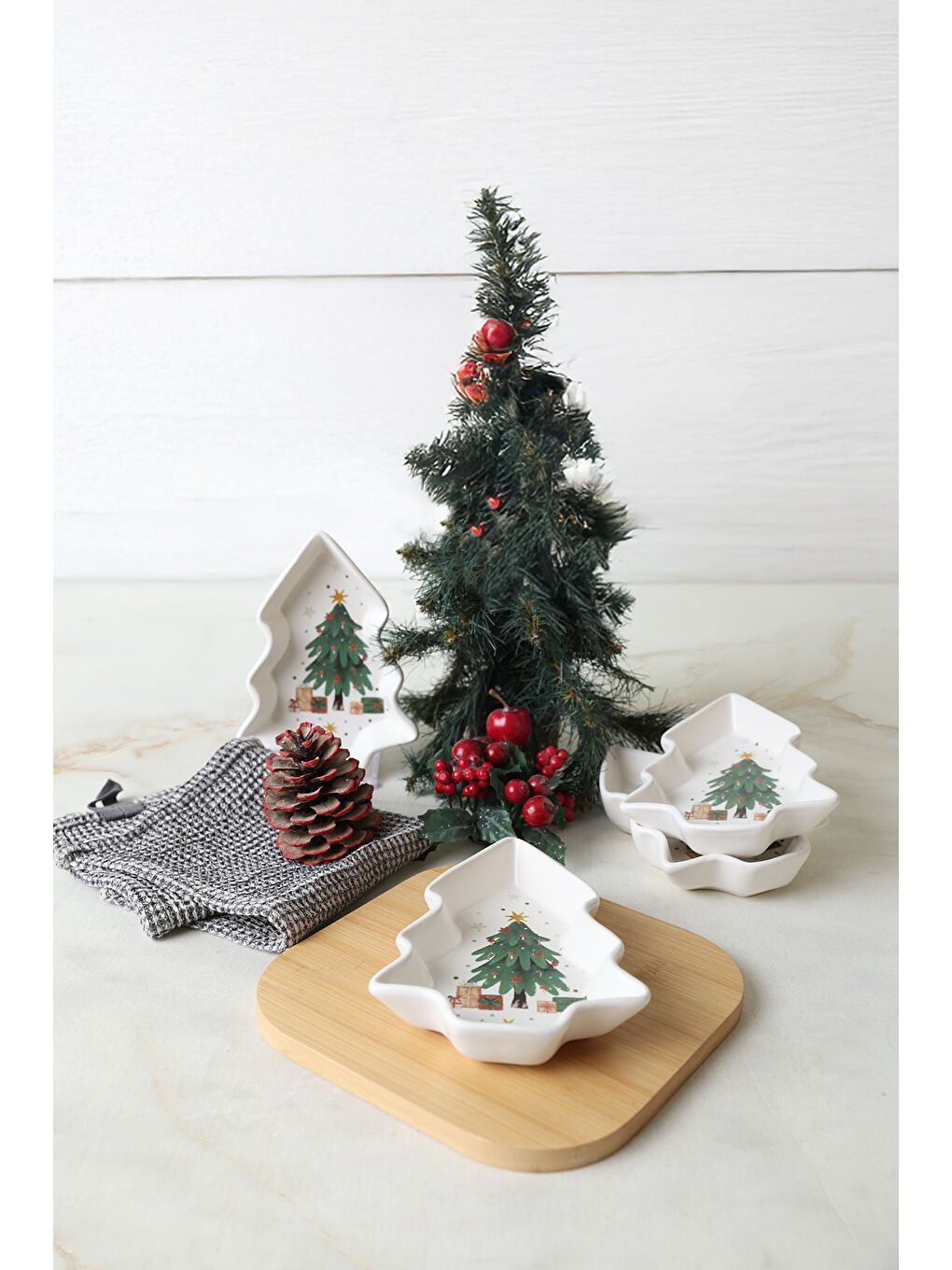 Karışık Yılbaşı Çam Kayık Çerezlik 17 Cm 4 Adet 23770-4