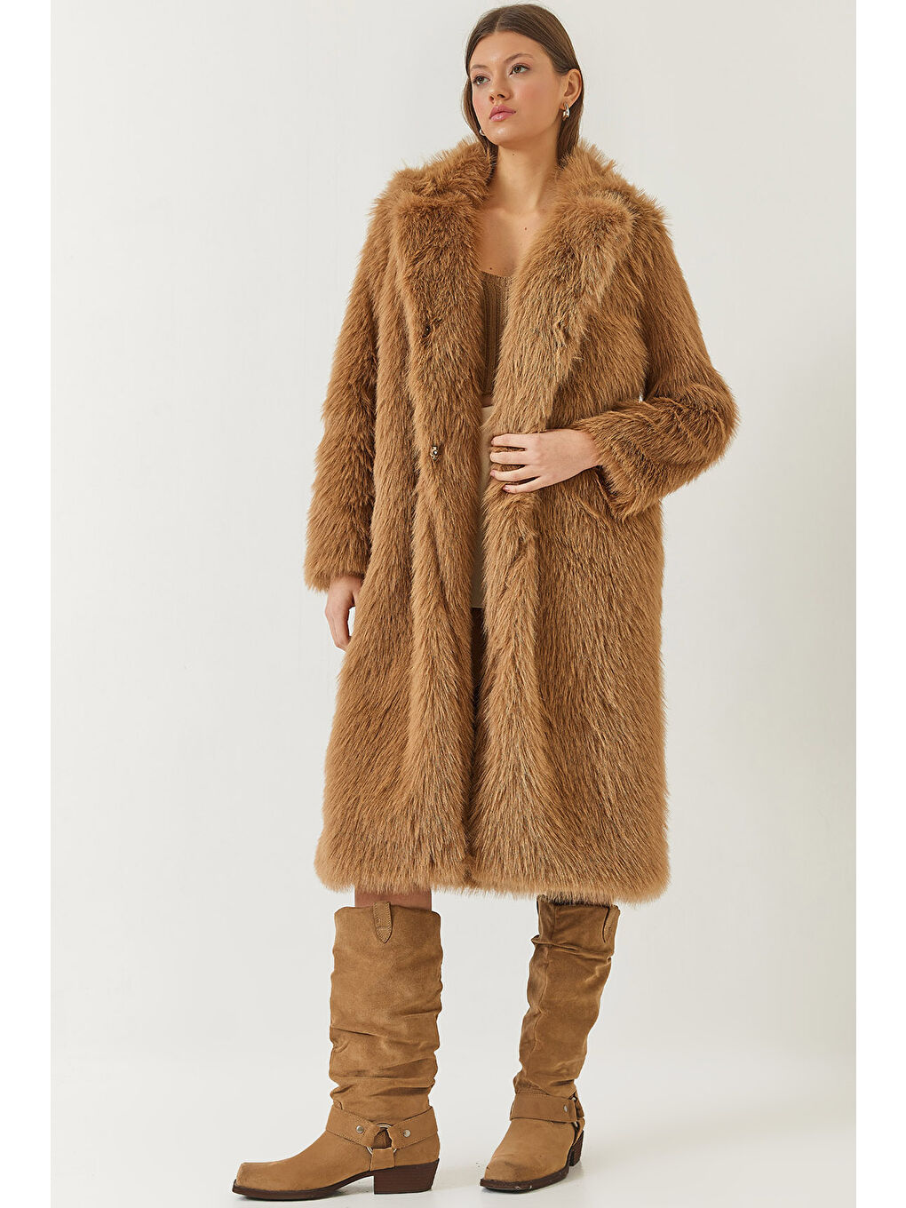 Kahverengi Kadın Uzun Kürklü Astarlı Mont