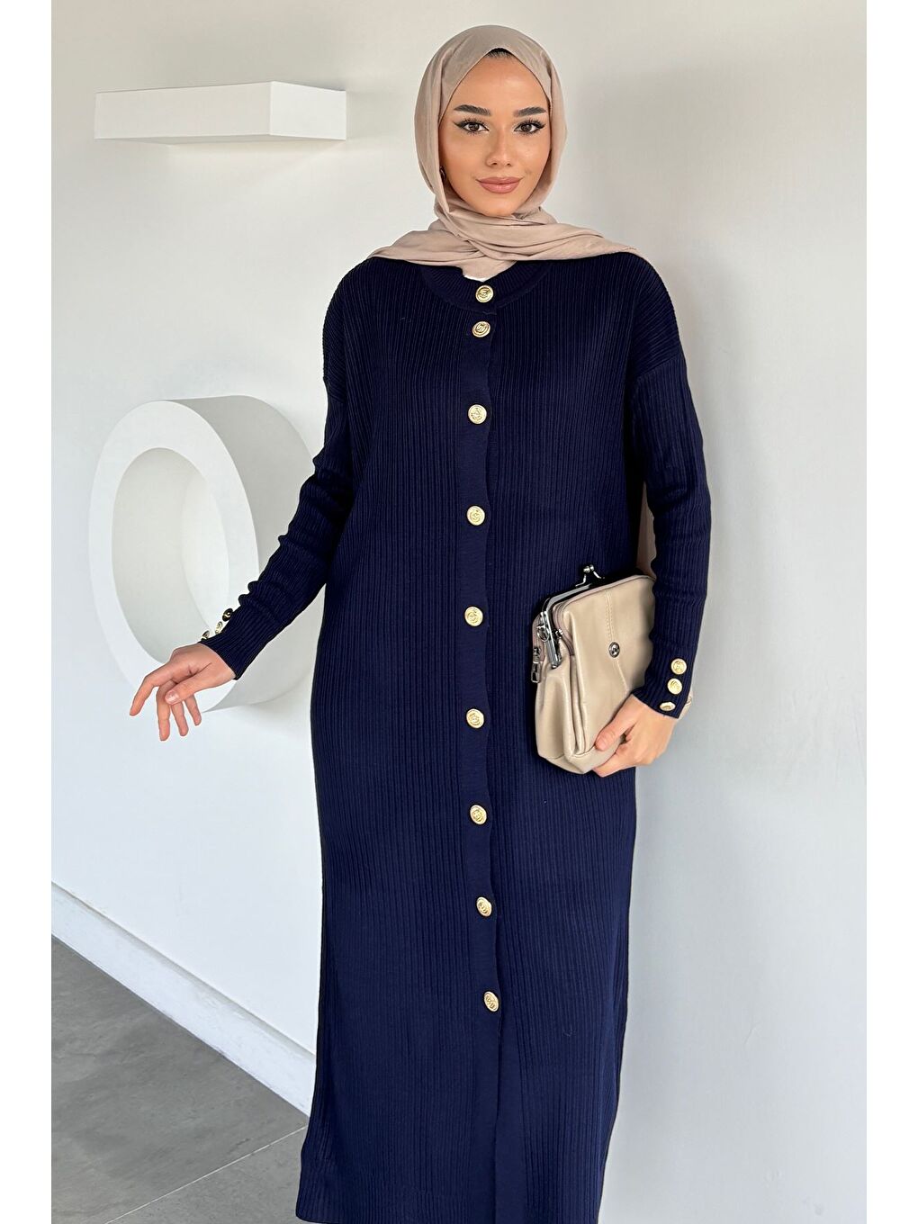 Lacivert Gold Düğmeli Kendinden Çizgi Desenli Tesettür Triko Hırka-2