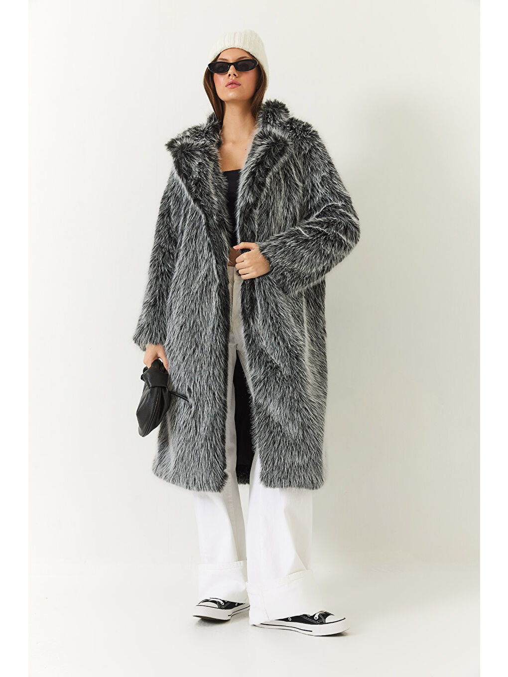 Siyah Kadın Uzun Kürklü Astarlı Mont-1