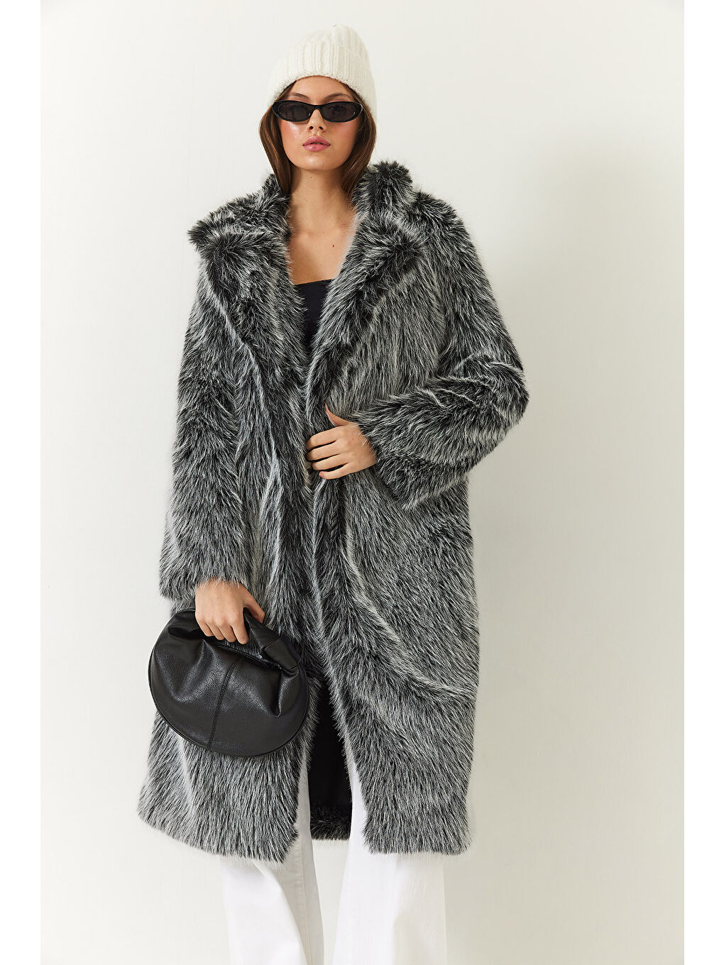 Siyah Kadın Uzun Kürklü Astarlı Mont-4