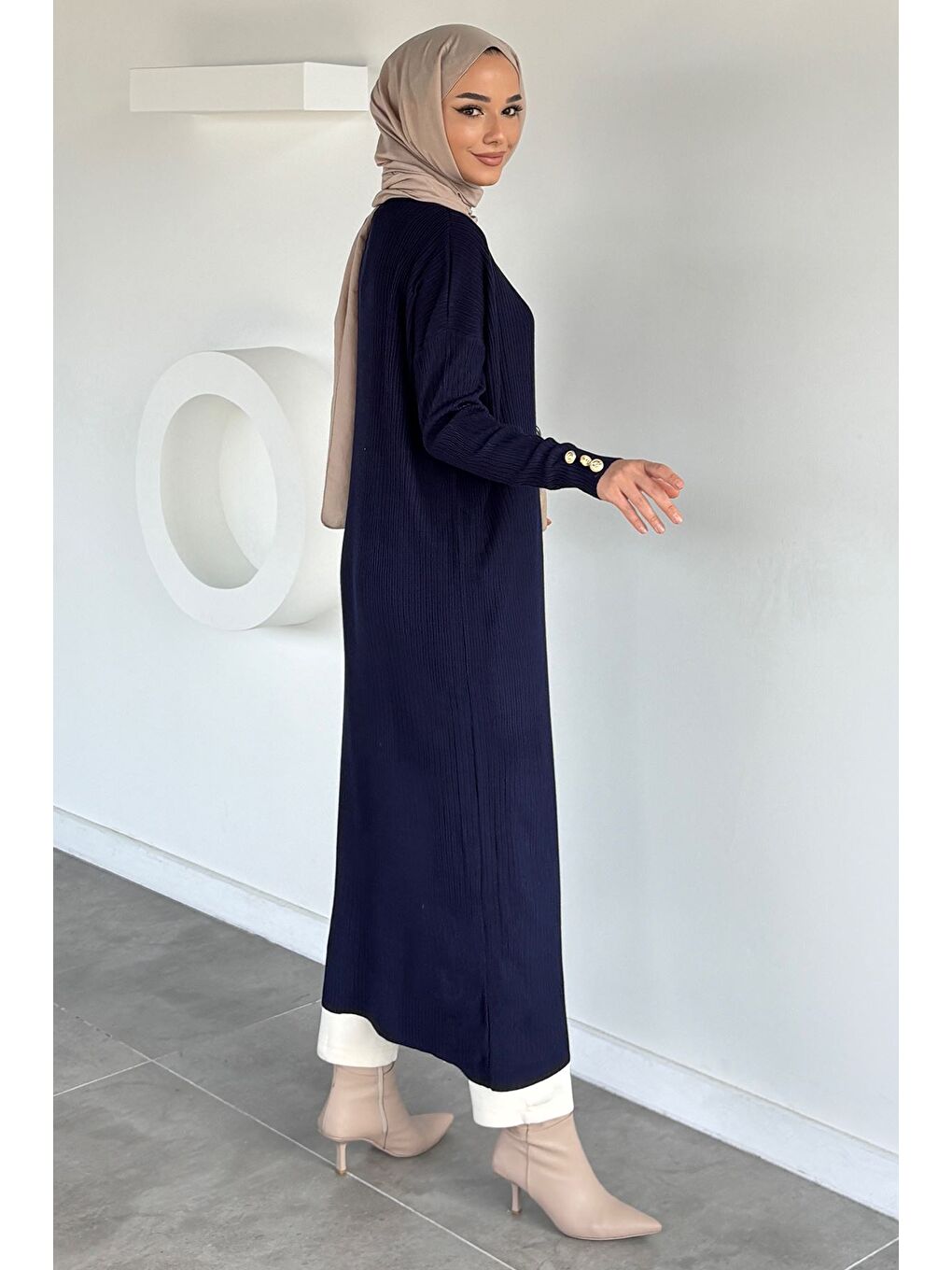 Lacivert Gold Düğmeli Kendinden Çizgi Desenli Tesettür Triko Hırka-4