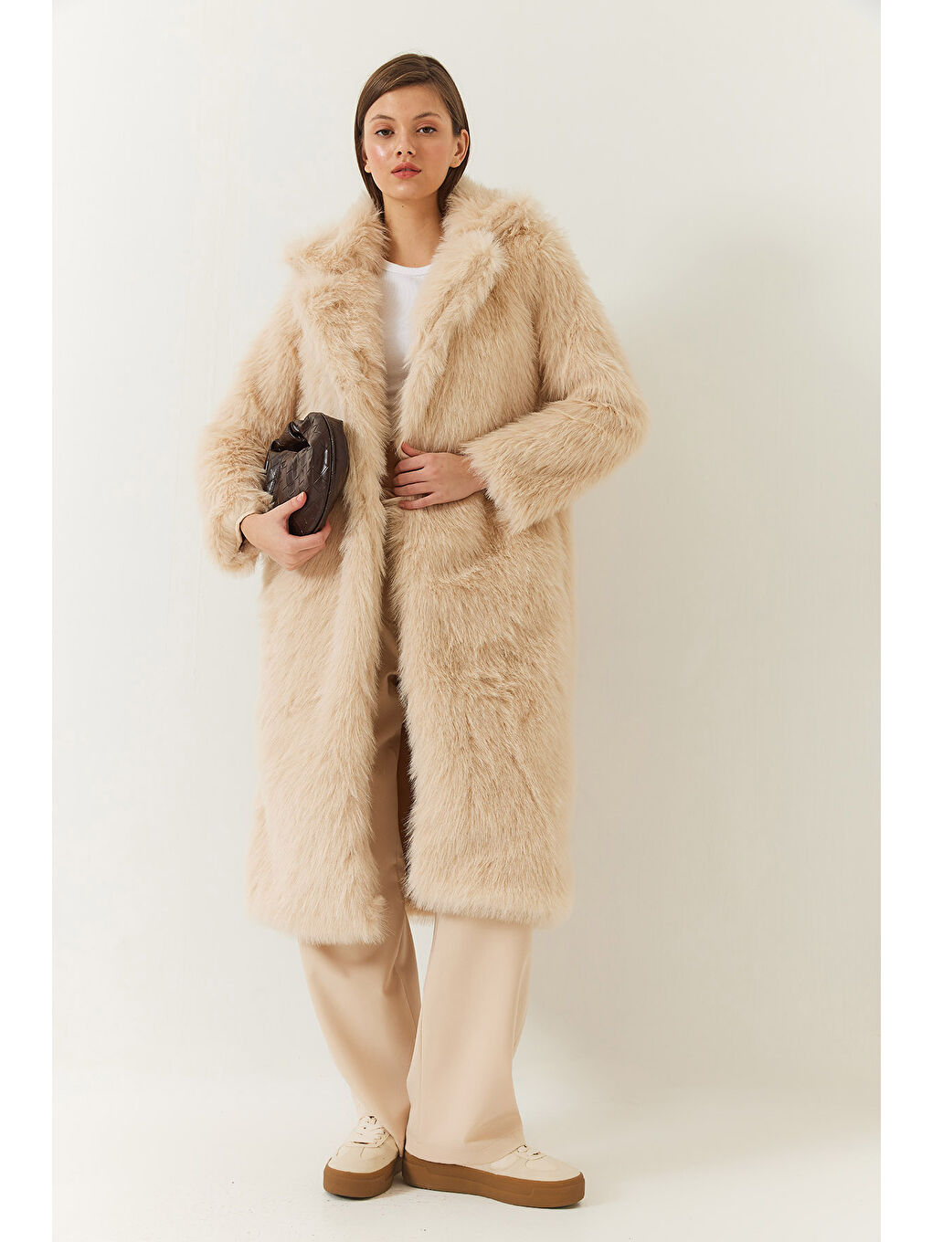 Ekru Kadın Uzun Kürklü Astarlı Mont-2