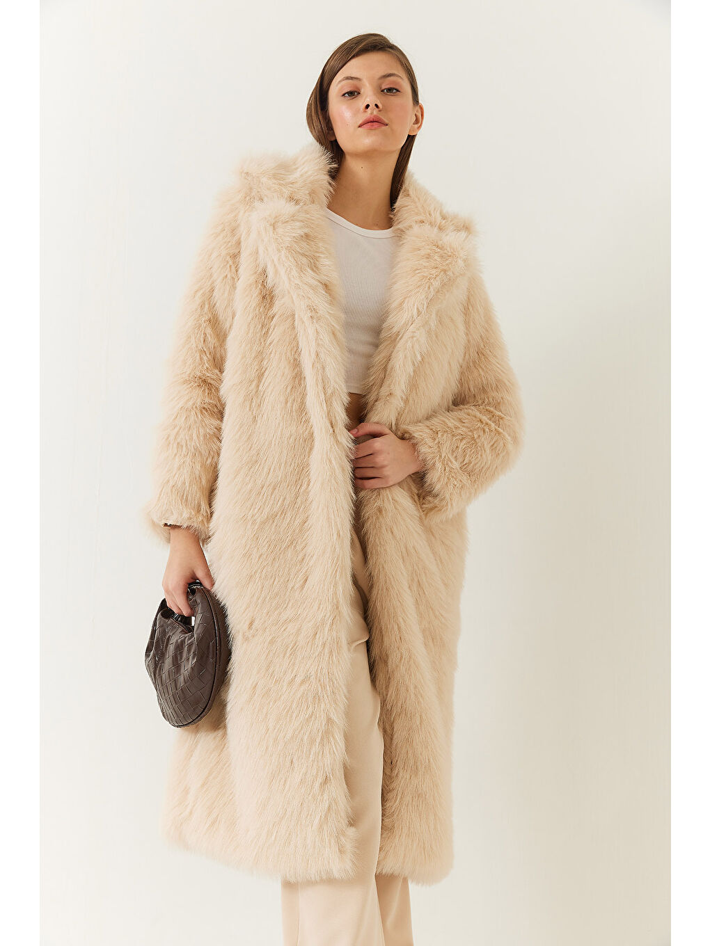 Ekru Kadın Uzun Kürklü Astarlı Mont-3