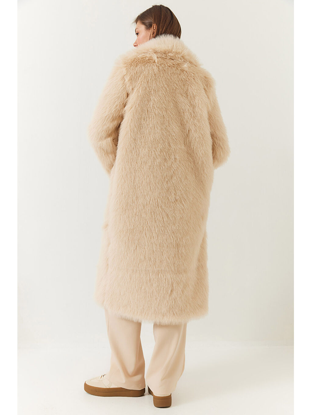 Ekru Kadın Uzun Kürklü Astarlı Mont-5
