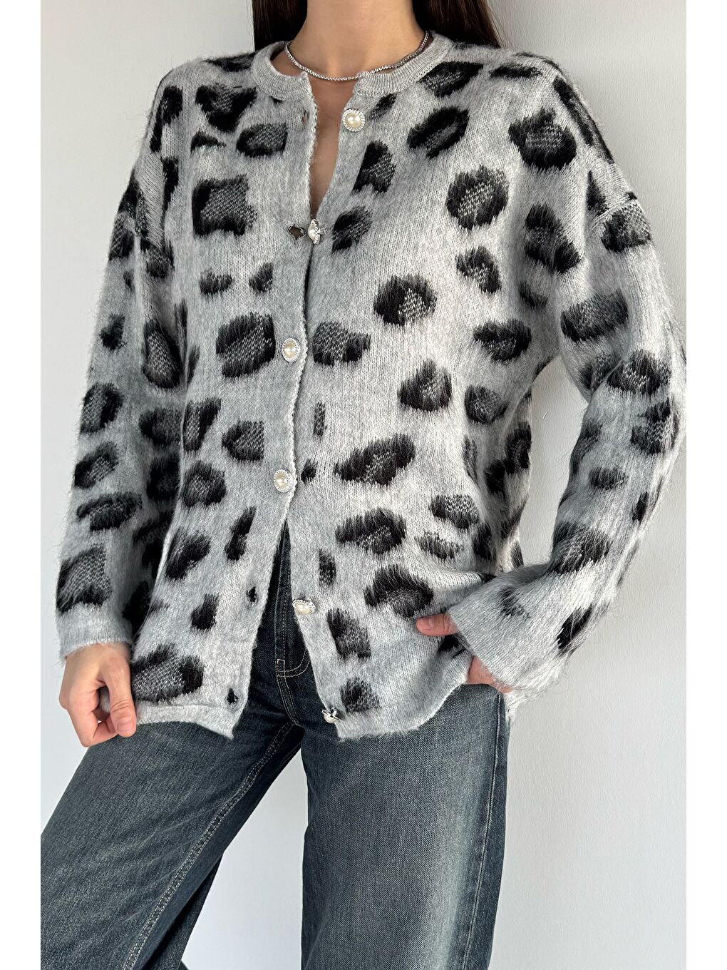 Gri Kadın İnci Düğmeli Desenli Triko Hırka