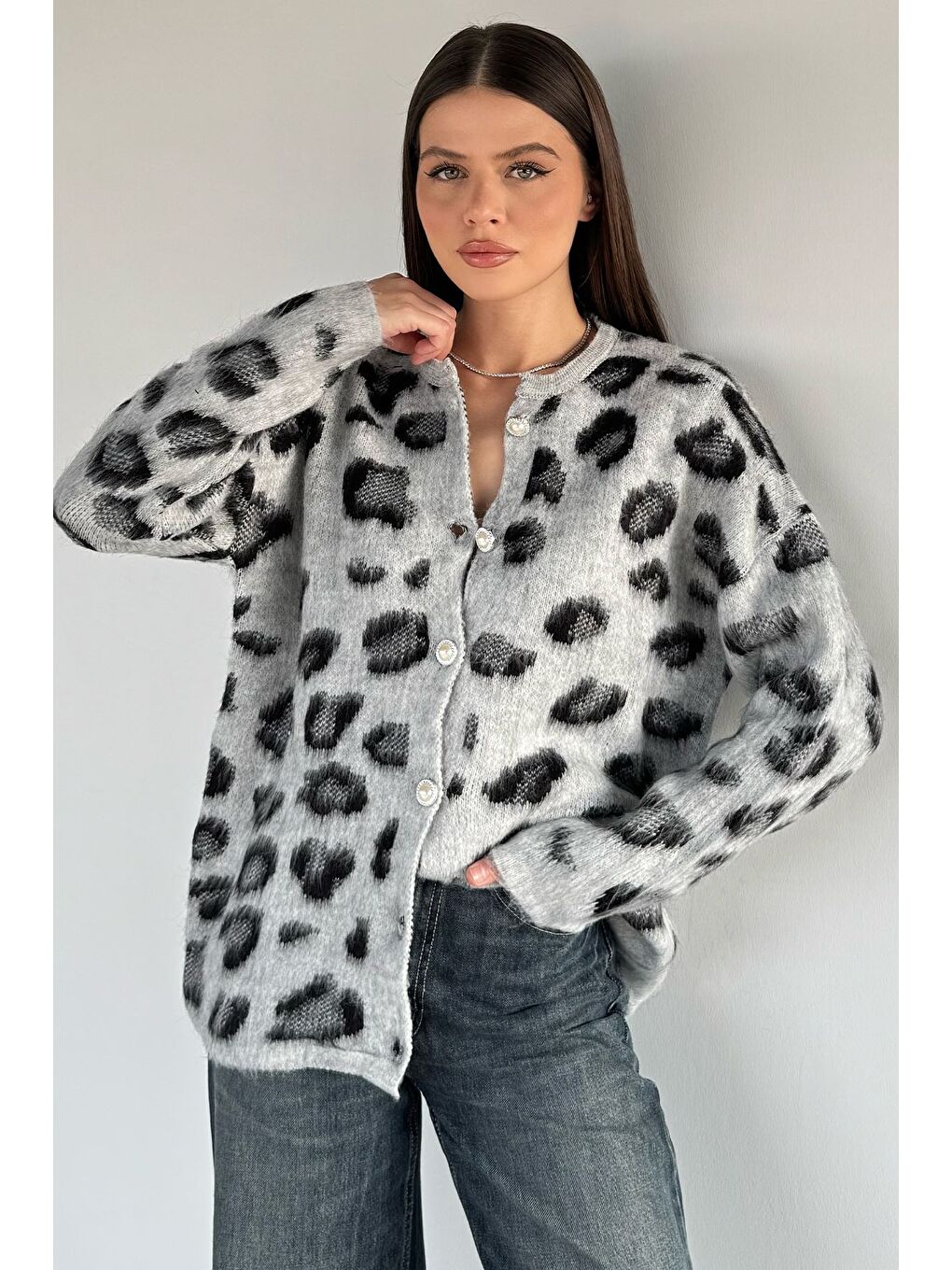 Gri Kadın İnci Düğmeli Desenli Triko Hırka-1