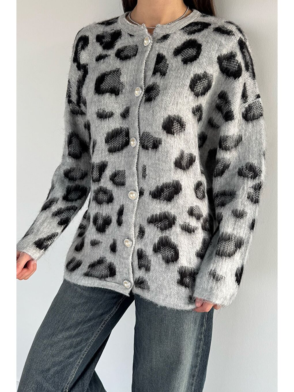 Gri Kadın İnci Düğmeli Desenli Triko Hırka-2