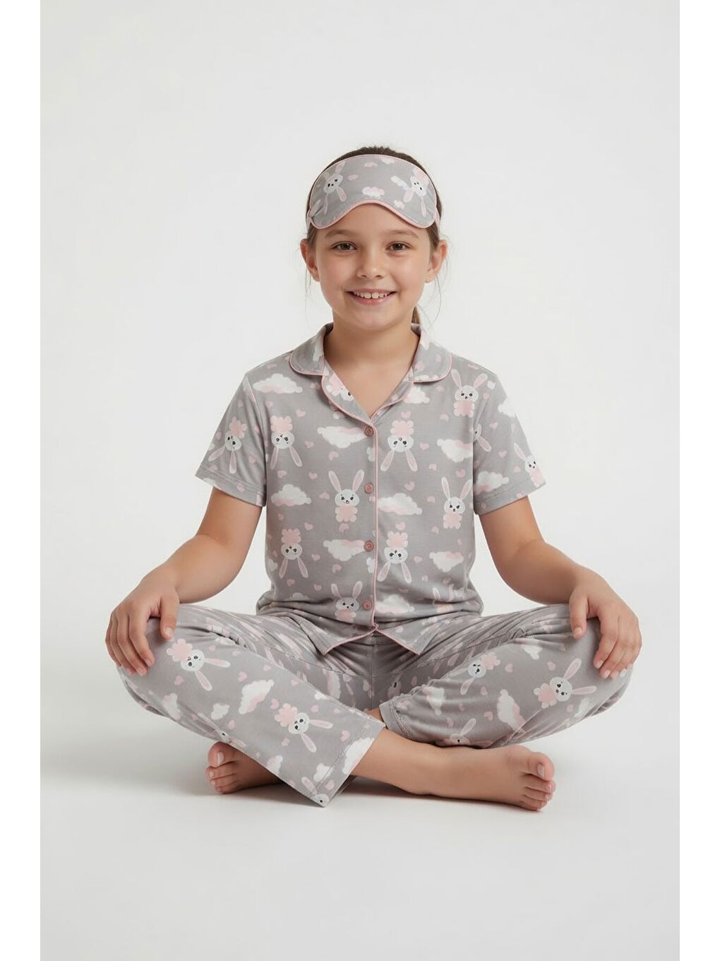 Gri Tavşan Desenli Kısa Kol Kız Çocuk Göz Bantlı Pijama Takımı 24012-3