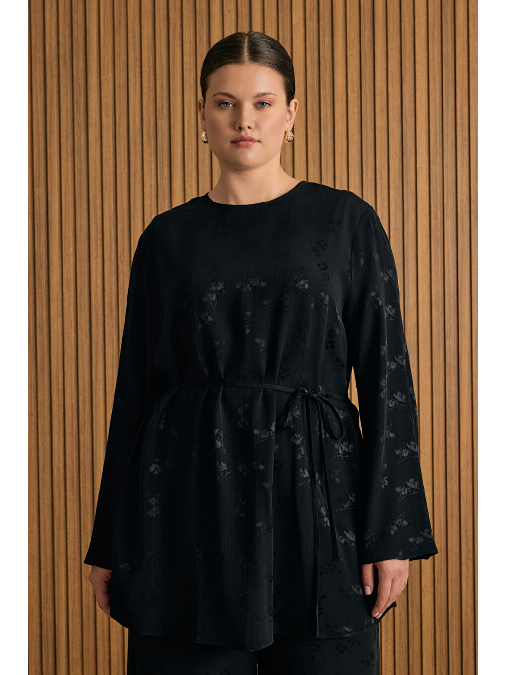 Siyah Çicek Jakar Desenli Beli Bağlamalı Tunik-2